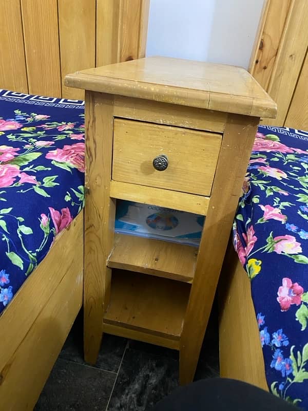 3 single beds with two side tables 5