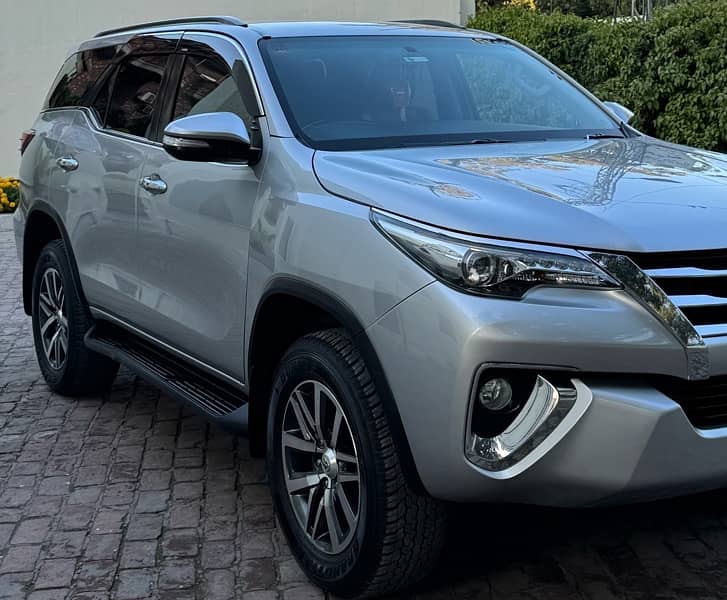 Toyota Fortuner V 2018 1