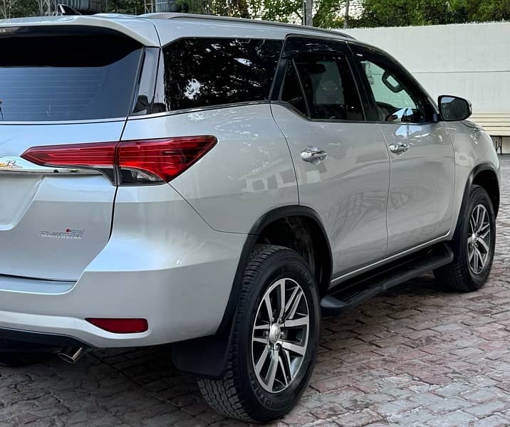 Toyota Fortuner V 2018 4