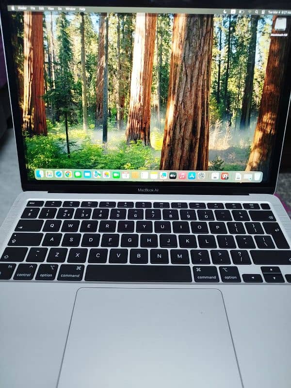 MacBook air 2020 late 3