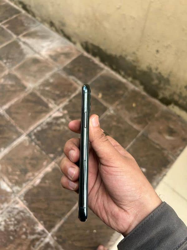 Iphone 11 pro 64 gb Non PTA ( FU ) 2