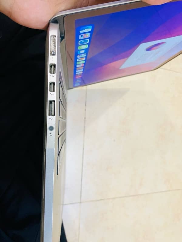 Macbook pro 2015 16inch AMD dual graphic 256ssd 3