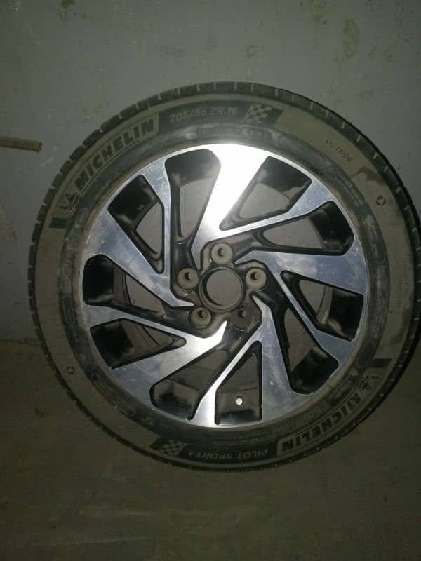 Honda civic 2018.  tyre   serf one month use 0