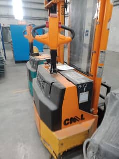 electric pallet lifter