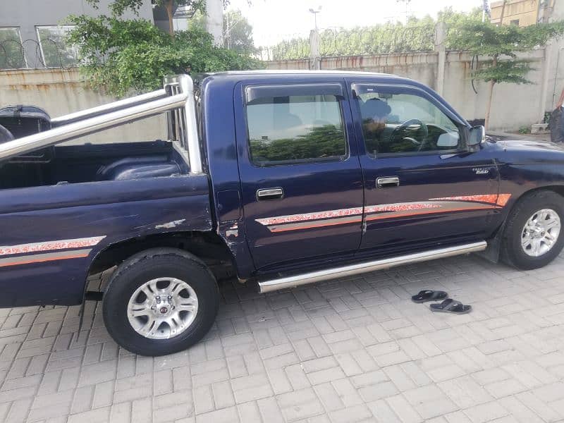 Toyota hilux double cabin 2