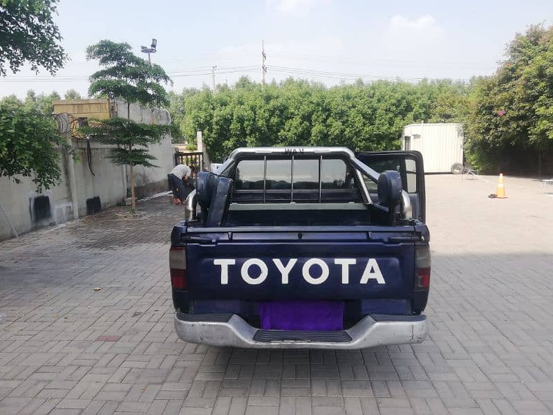 Toyota hilux double cabin 3