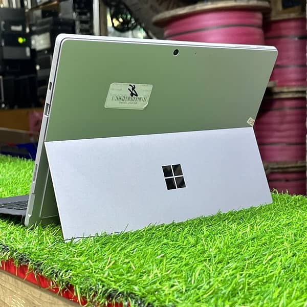 Microsoft Surface Pro 7+ :• Core i7 11th Generation:• 16gb Ram 256gb 0