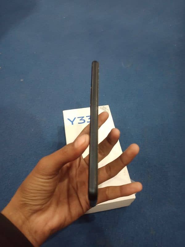 VIVO Y33S 4