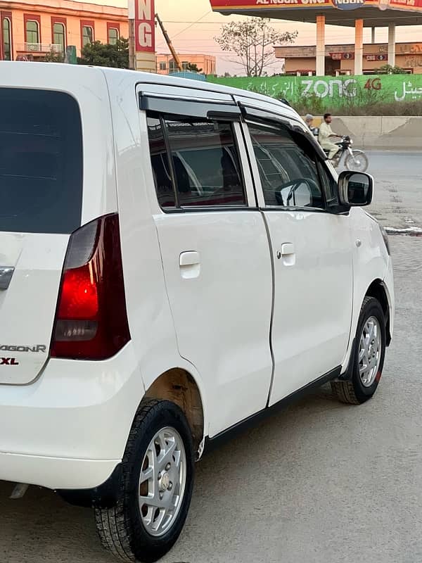 Suzuki Wagon R 2018 4