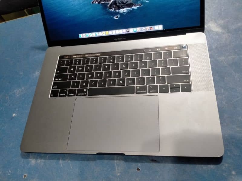 Mazy Krooo Apple MacBook Pro 2019 15" Intel core i9 2.4Gz 2