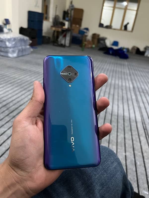 vivo V2024 1