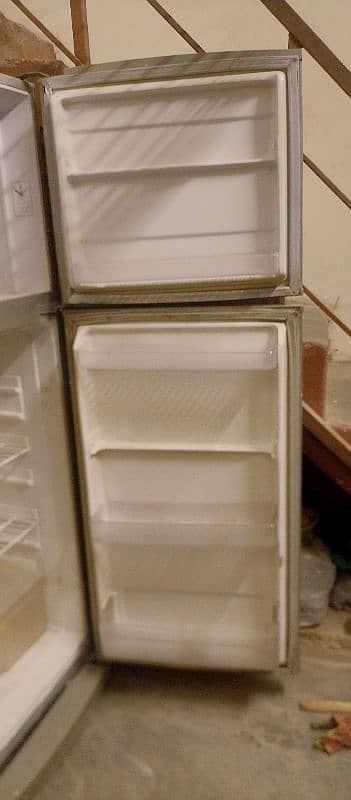 Singer large size fridge urgent sale 4