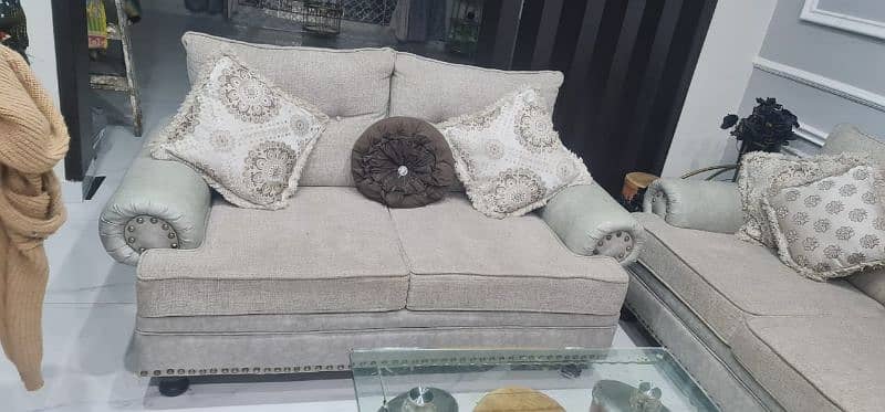 sofa in good condition for sale 0