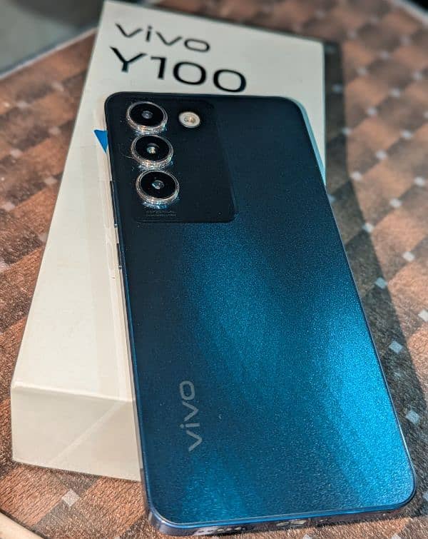 vivo Y100 0