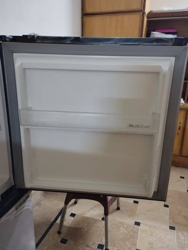 dawlance medium size fridge 1