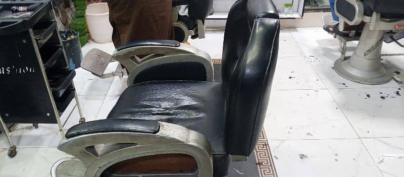 5 chairs for sale argnt sell contact number 03_23_70_41_893 6