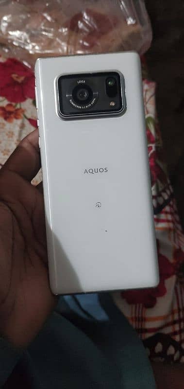 Aquos R6 12/128 2