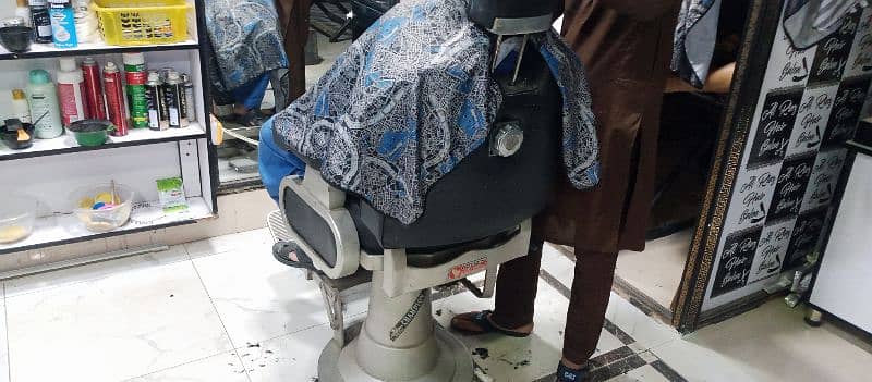 5 chairs for sale argnt sell contact number 03_23_70_41_893 7