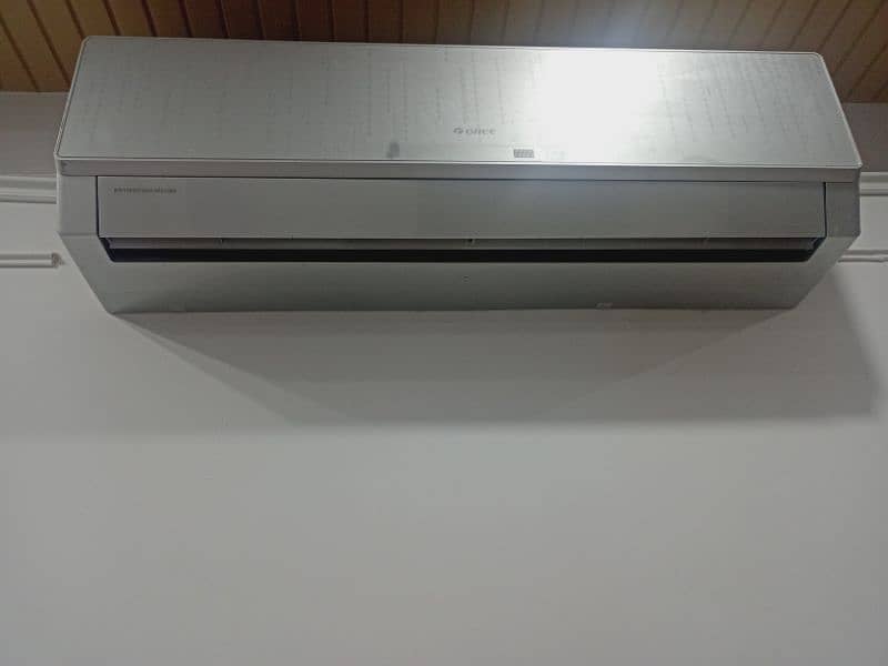 Gree 1.5 ton split AC in excellent condition for sale 1