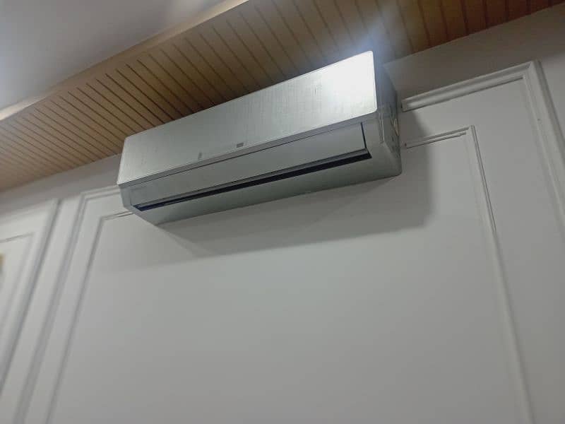 Gree 1.5 ton split AC in excellent condition for sale 2