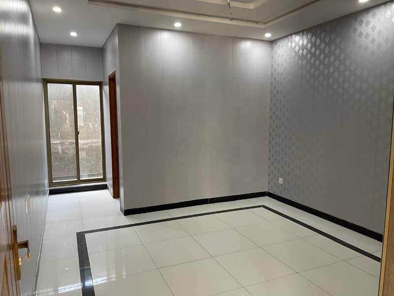 5 MARLA APARTMENT FOR SALE HOT LOCATION GATED AREA GROUND FLOOR 3