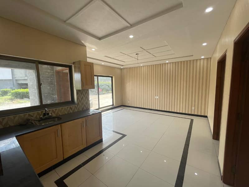 5 MARLA APARTMENT FOR SALE HOT LOCATION GATED AREA GROUND FLOOR 5