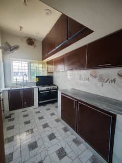 3 Beds & 2 Baths D Tv Lounge & Kitchen