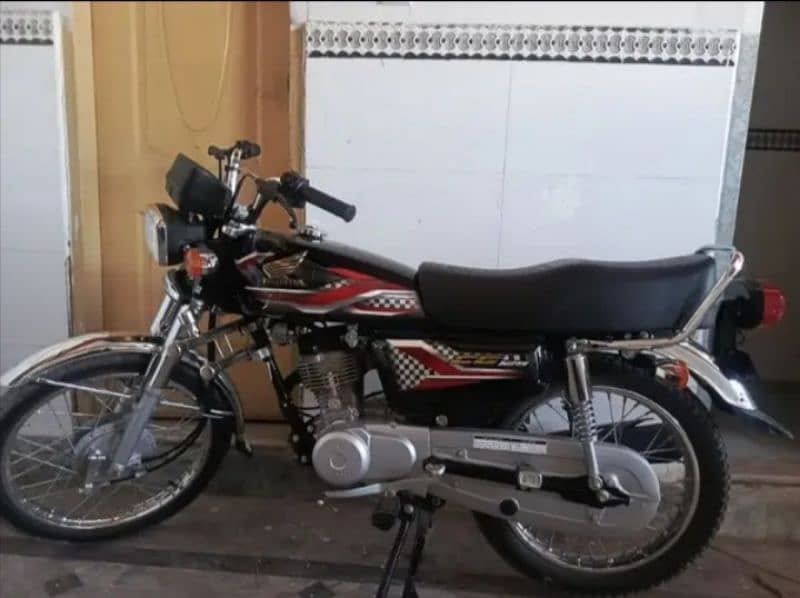 Honda 125 black total original 2