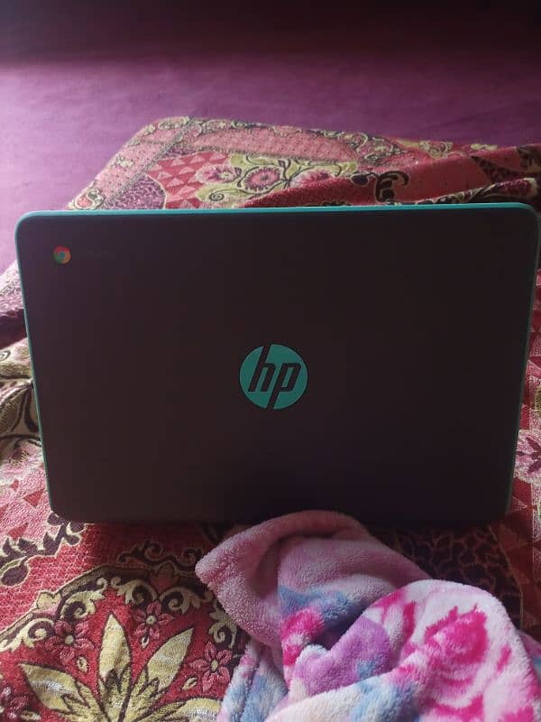 HP chrome book with touch screen 0