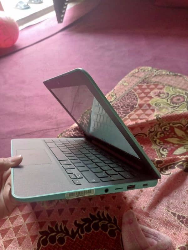 HP chrome book with touch screen 4