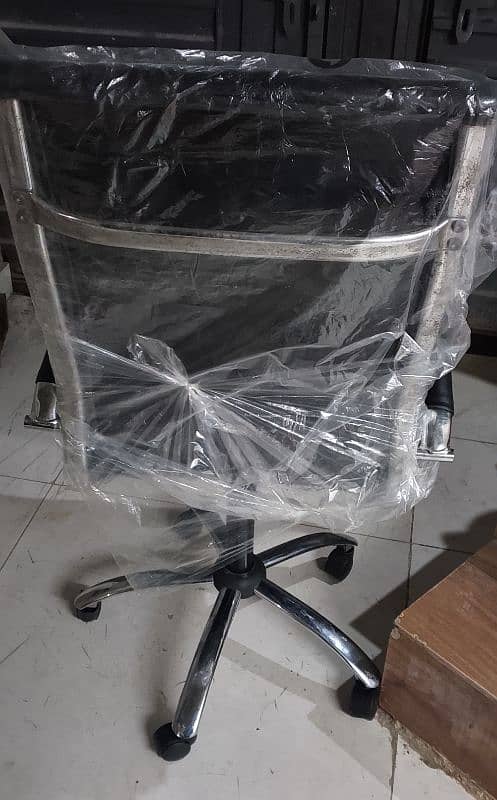 office chair for sale condition 10 by 10 2