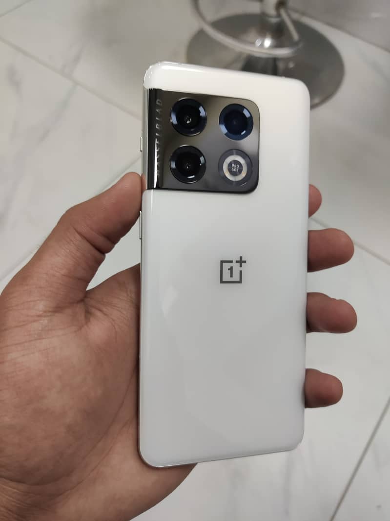 One Plus 10 Pro 1