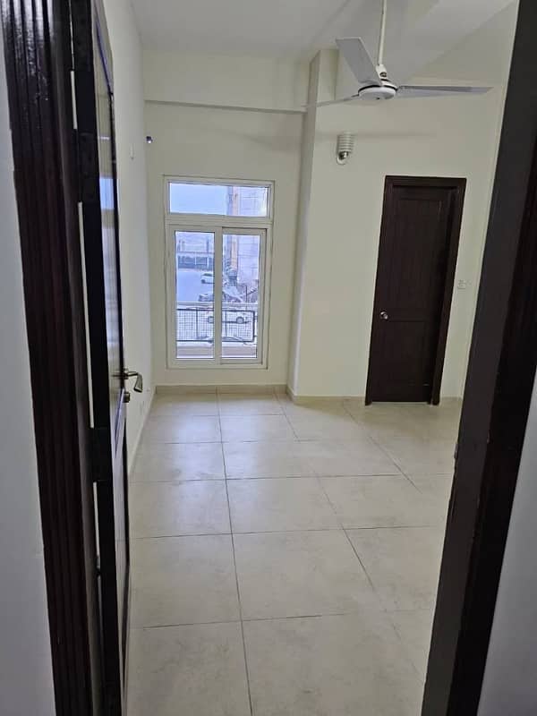 E-11 Islamabad one bedroom unfurnished apartment for rent 1