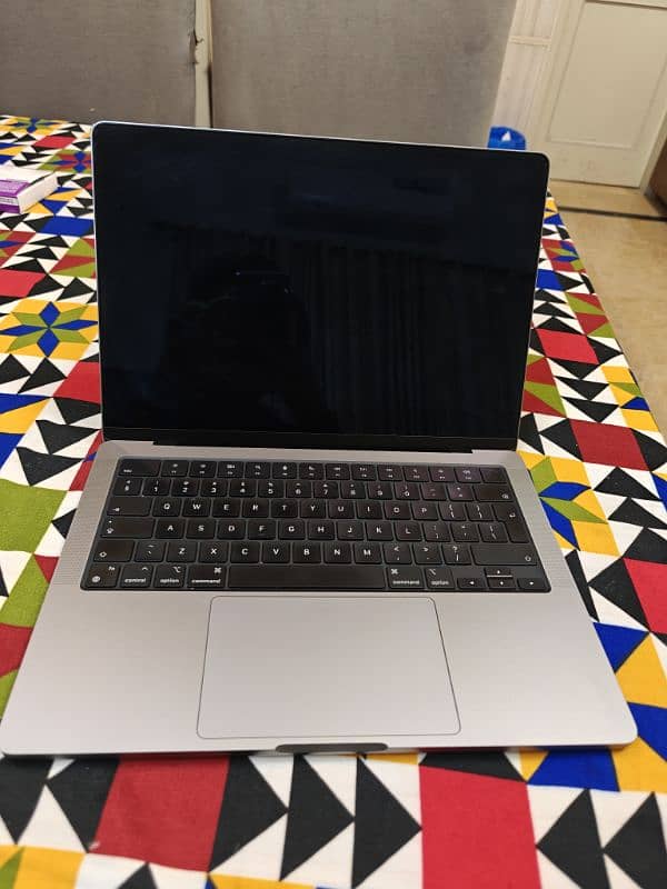 MacBook Pro M3 8/512 GB 0