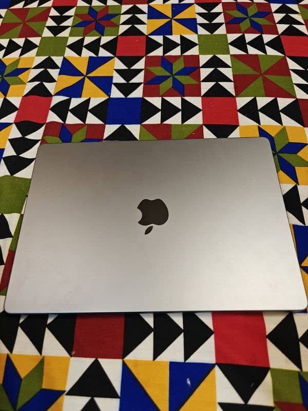 MacBook Pro M3 8/512 GB 6