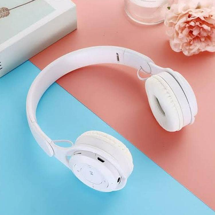 Sleek White Super Bass Headphones - 1 Pc for Ultimate Audio Experience 1