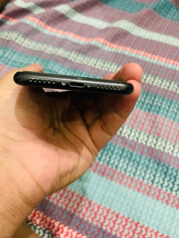 i phone 7 PTA Approved in good condition 4