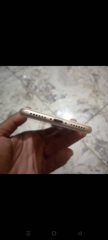 iPhone 7 not Pta condition 10 by 10 100% battery health 3