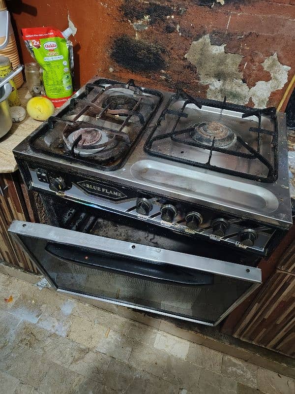 Oven For sale 2 burners are working 2