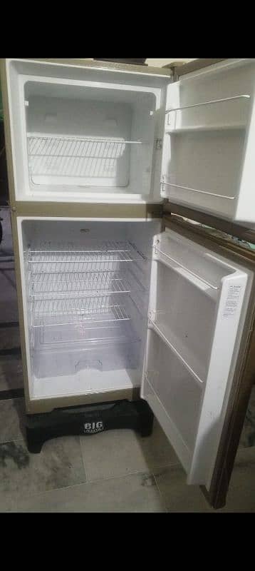 dowlance fridge 1