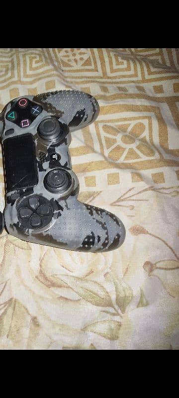 Ps4 original controller & Games Disc 0