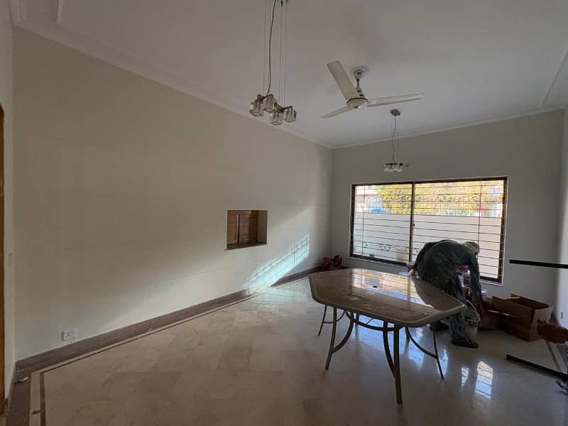 Hot Location 01 Kanal Modern Design House For Rent In DHA Phase 5 Block-E Lahore. 3