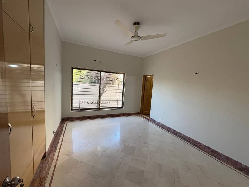 Hot Location 01 Kanal Modern Design House For Rent In DHA Phase 5 Block-E Lahore. 10