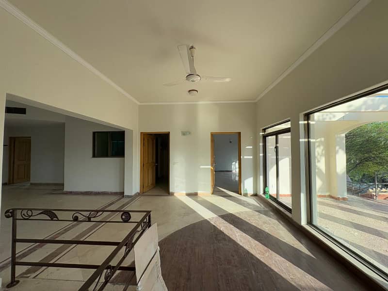 Hot Location 01 Kanal Modern Design House For Rent In DHA Phase 5 Block-E Lahore. 12