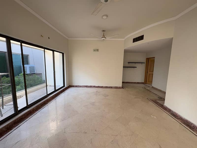 Hot Location 01 Kanal Modern Design House For Rent In DHA Phase 5 Block-E Lahore. 13