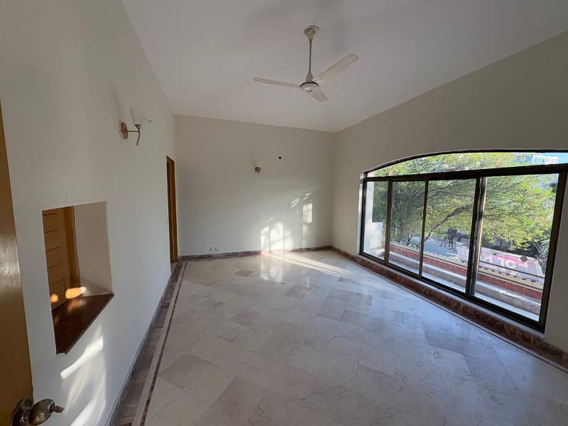 Hot Location 01 Kanal Modern Design House For Rent In DHA Phase 5 Block-E Lahore. 15