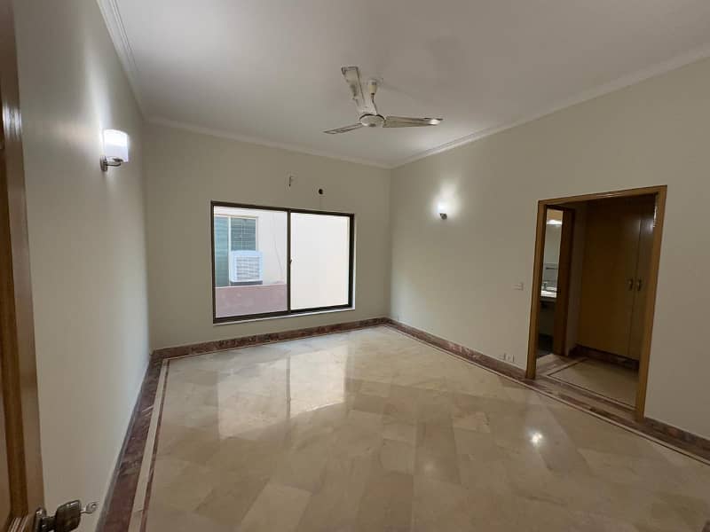 Hot Location 01 Kanal Modern Design House For Rent In DHA Phase 5 Block-E Lahore. 18