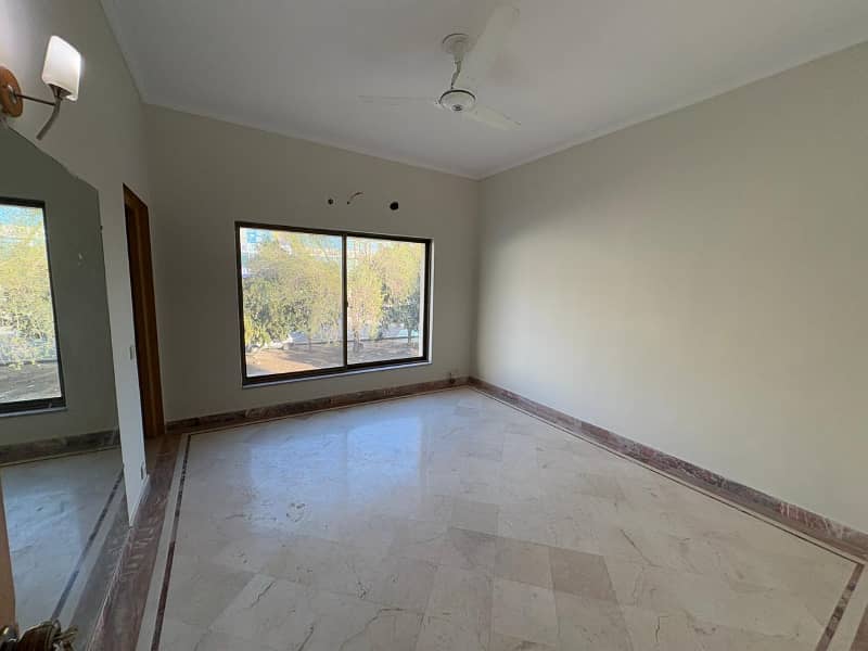 Hot Location 01 Kanal Modern Design House For Rent In DHA Phase 5 Block-E Lahore. 20