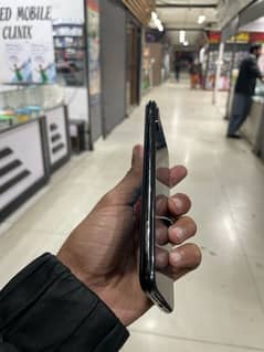 I phone xs maxx black colour 64 gb condition 10/8 just Face ID off