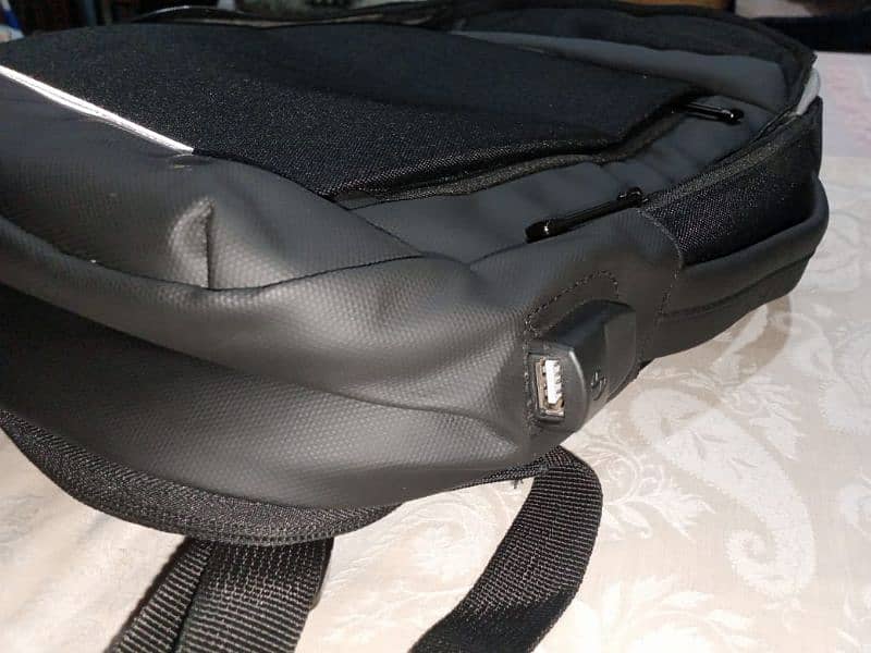 Large Capacity Luxury Laptop Backpack Bag with USB Cable 11